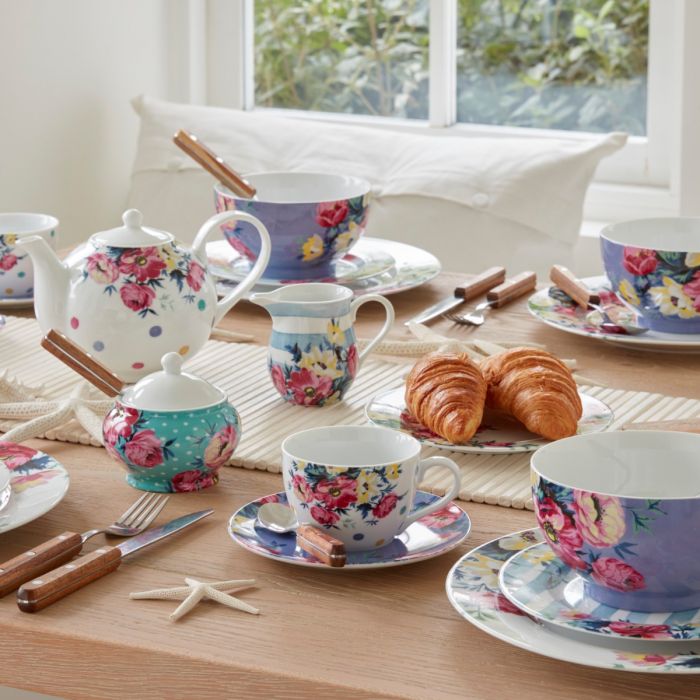 Mikasa Clovelly Porcelain Teacup Saucer Set